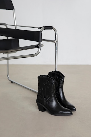 Badley Kadın Kırışık Deri Topuklu Bot Siyah