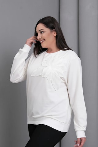 Çiçek Aplikeli Sweatshirt Beyaz