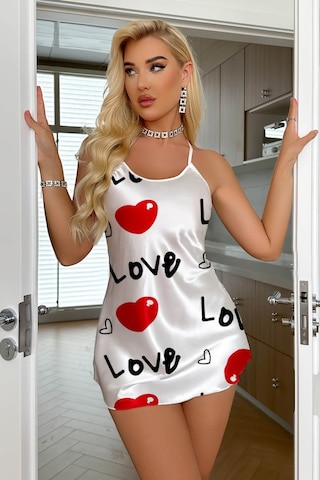 Beyaz Saten Love Desenli Gecelik Beyaz