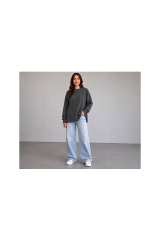Herkesemoda Oversize/geniş Kalıp Yırtmaçlı Bisiklet Yaka Yumuşak Tuşeli Örme Sweatshirt Füme