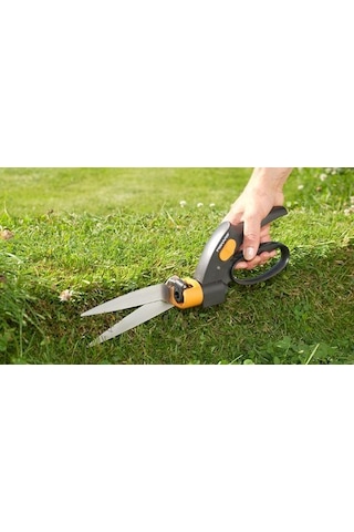 Fiskars 113680 Servo Sistem Döner Başlı Çim Çit Kesme Makası