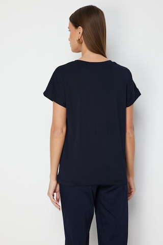 On Kadın V Yaka Parçalı T-shirt 71475 Lacivert