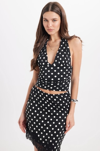 Tudors Kadın Standart Fit Normal Kesim Kolsuz Halter Yaka Boyundan Bağlama Detaylı Puantiyeli Siyah Bluz-51013