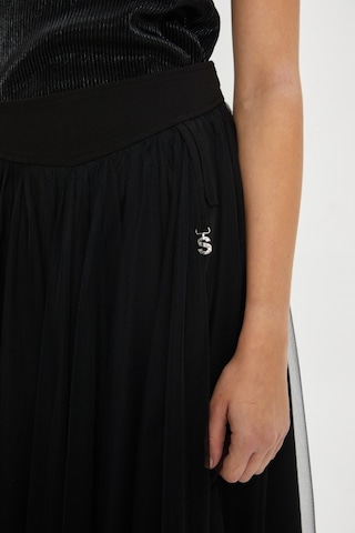 Tül Katmanlı Uzun Şifon Etek Siyah