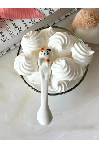 Fosenze Seramik Kedi Desenli Kadeh Ve Kaşık Seti, Askılı Tasarım, 300 Ml Kapasite, Beyaz Rengi, Glaze Kaplama Beyaz