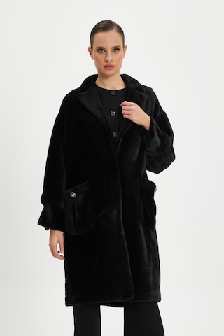 Kadın Oversize Kürk Kaban - Yumuşak Dokulu, Şık Ve Modern Tasarım - Günlük Ve Özel Kullanım İçin İdeal Siyah
