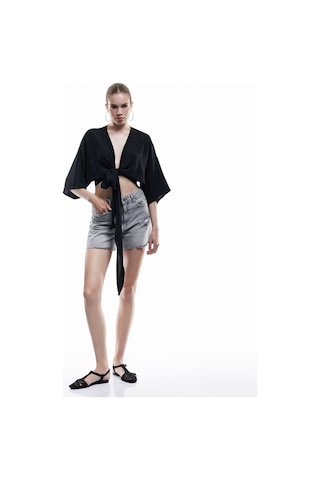 Koton Kısa Kollu Kruvaze Yaka Bağlama Detaylı Oversize Kimono Siyah 5sal50003ıw Siyah