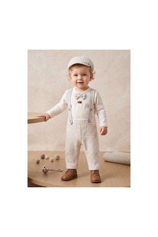 Deniva Kids Bebek Bej Askılı Pantolon Fiyonklu Body Ve Kasket Şapkalı 3'lü Takım Doğum Günü Ve Özel Gün Seti