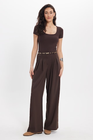 Tudors Kadın Slim Fit Dar Kesim Pamuklu Kare Yaka Kısa Kollu Kahverengi Tişört-50367