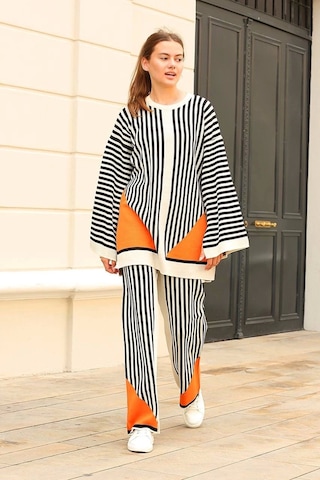 Çizgili Bisiklet Yaka Triko Takım Beyaz Beyaz