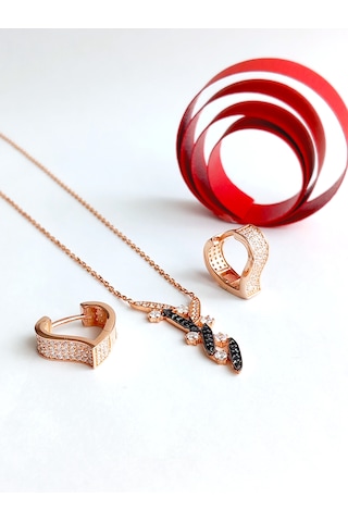 Gümüş V Tasarım Kolye Gold Kalp Küpe Işıltılı Kadın Set