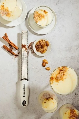 Fortunelane Yeşil Ergonomik Paslanmaz Çelik Rendeleyici - Peynir, Portakal, Çikolata İçin, Lavabo Güvenli, Koruyucu Kapaklı