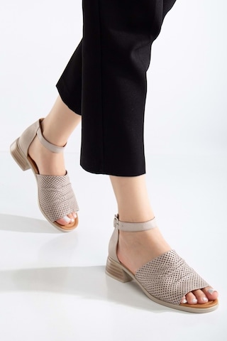 Analin Shoes Kadın Hakiki Deri Kalın Bantlı Alçak Topuklu Sandalet Silvergrey
