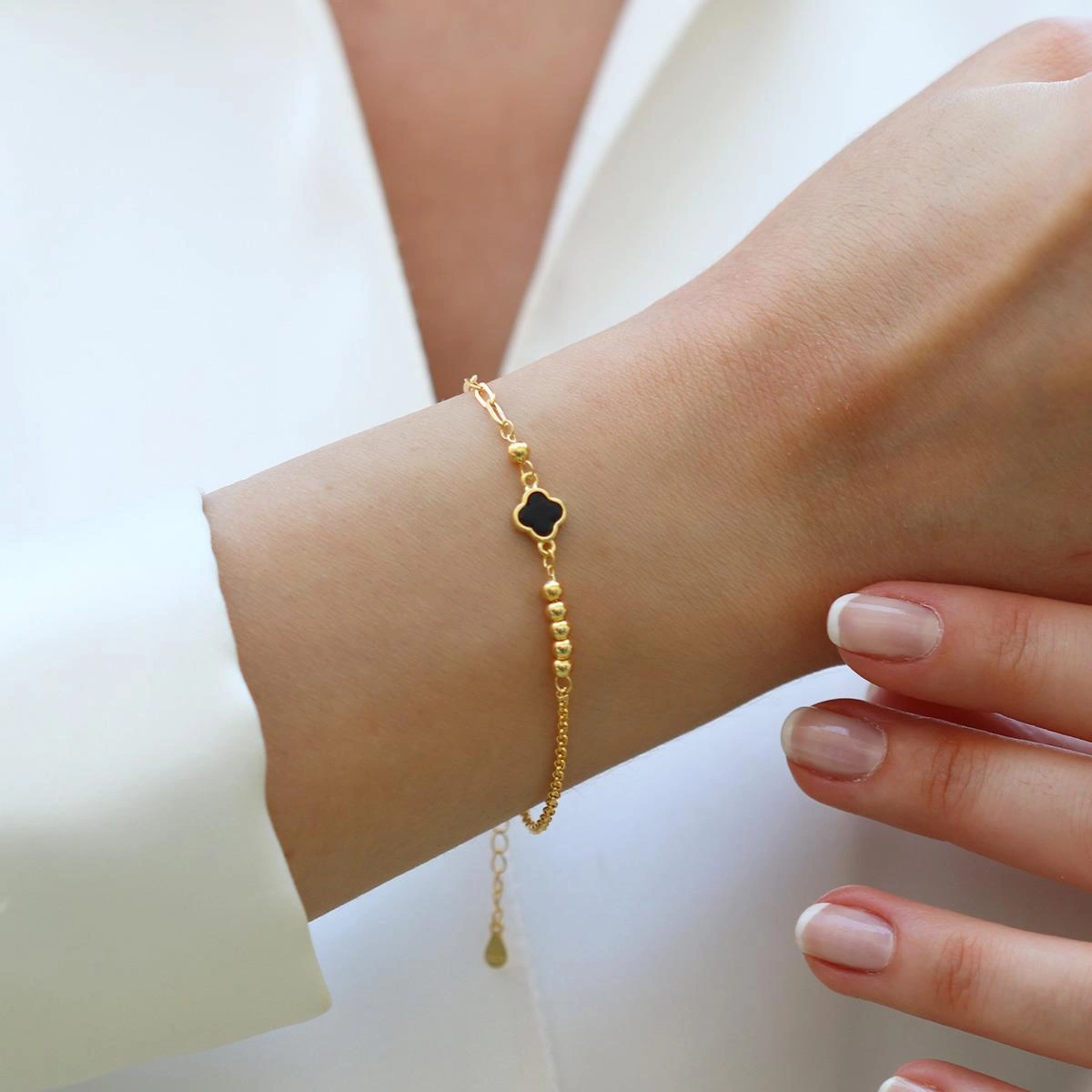 Yonca Siyah Mineli Trend Gold Gümüş Bileklik Gümüş