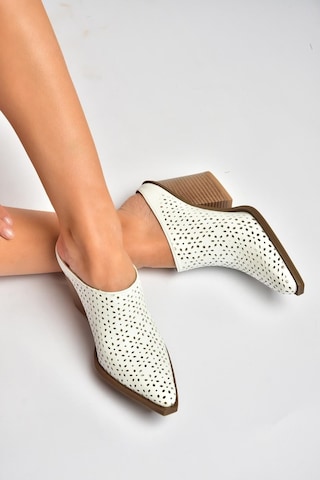 Fox Shoes Y654930703 Beyaz Hakiki Deri Western Topuklu Kadın Terlik