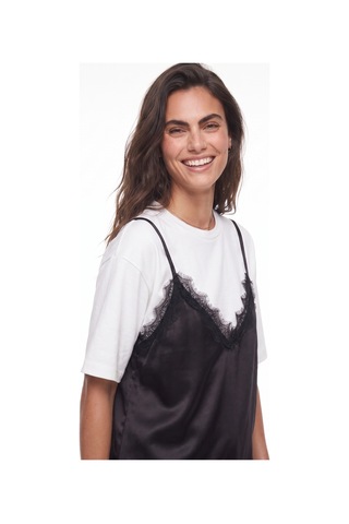 Onloox Kadın Beyaz-siyah Beyaz Siyah Yumuşak Hafif Kumaş Bisiklet Yaka Rahat Kalıp Dantel Saten Katmanlı Görünüm T-shirt