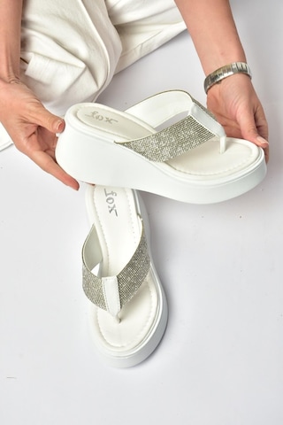 Fox Shoes Y973525309 Beyaz Taş Detaylı Parmak Arası Kalın Tabanlı Kadın Terlik