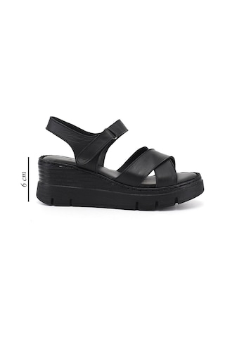 Gönderi(R) Gönderi R Kadın Siyah Çapraz Bantlı Dolgu Topuklu Hakiki Deri Sandalet Dyza72745522