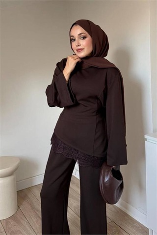 Neşeli Butik Kadın Kahverengi Dantel Detaylı Geniş Kol Modal Kumaş Tesettür Takım Nms105