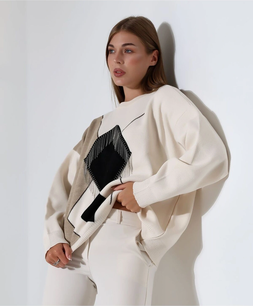 Redmina Fashion Geometrik Desenli Oversize Kadın Kazak Vizon - Siyah - Beyaz