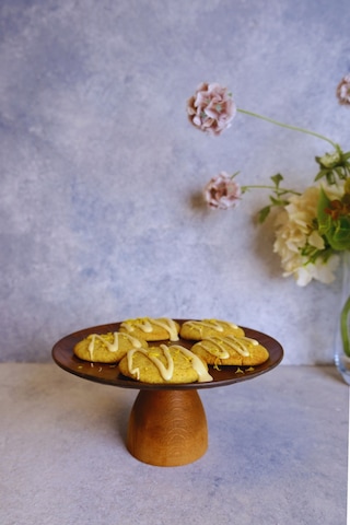 Justwood Ligna Melamin Ahşap Rölyefli 23 Cm Lucca Ayaklı Pasta Tabağı, Servis Tabağı, Sunumluk Koyu Kahverengi