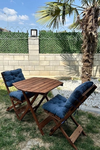 Reyo Premium 3'lü Ahşap Balkon Bahçe Seti Minderli Katlanır Bistro Masa Sandalye Ceviz/lacivert