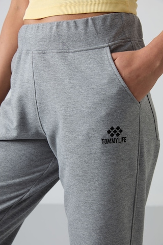 Tommy Life Gri Melanj Yüksek Bel Cepli Rahat Form Klasik Paça Kadın Eşofman Alt - 94185 GRİ MELANJ