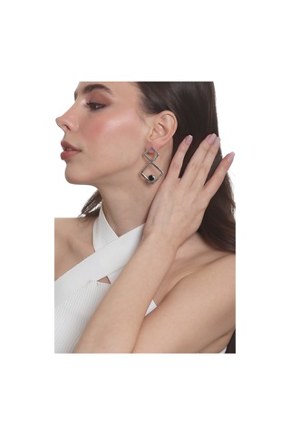 Labalaba Kadın Lak Gümüş Renk Doğaltaşlı Çivili Model Geometrik Formlu El Yapımı Küpe Gümüş - Siyah