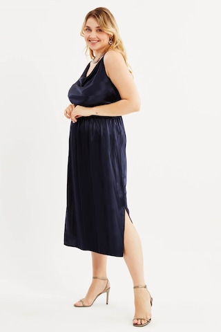 Saten Degaje Yaka Yırtmaçlı Elbise-1586 Lacivert