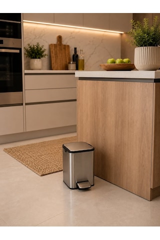 Qerhome Amortisörlü Pedallı Çöp Kovası Banyo Çöp Kovası 5 Lt Krom