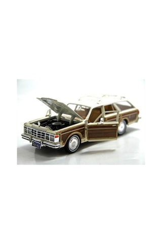 Motormax 1:24 1979 Chrysler Le Baron Town Country -krem Model Araba