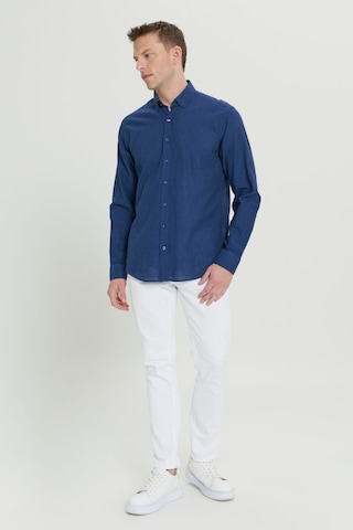 AC&Co / Altınyıldız Classics ERKEK INDIGO Comfort Fit Rahat Kesim Düğmeli Yaka Casual Keten Gömlek İndigo