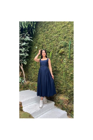 Moda Banuş Çilek Kumaş Kemer Detaylı Midi Boy Lacivert Elbise