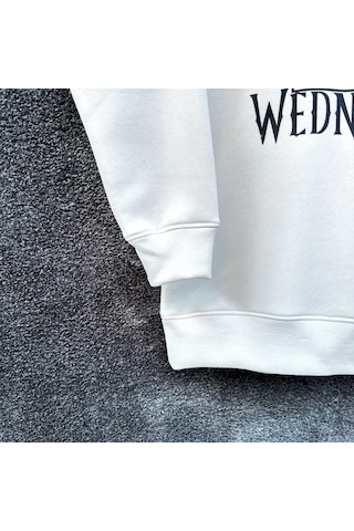 Wednesday Oversize Baskılı Pamuklu  Uzun  Kollu Bisiklet Yaka Sweatshirt Ekru