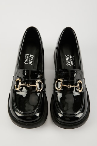 Selin Shoes Hily Gold Aksesuar Detay Kadın Loafer- Siyah Rugan