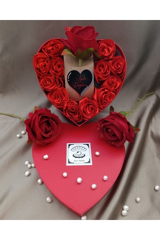 İnci Mode İyiki Doğdun 12+1 Çiçekli Kalpli Kutu Hediyelik Çiçek Kutusu Kırmızı Doğumgünü Hediyesi