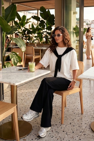 Lela Rahat Kalıp Bisiklet Yaka Omuz Şal Detaylı T Shirt Bayan T Shirt 5867044 Ekru-siyah