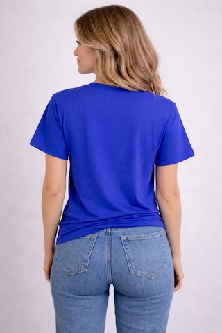 Herkesemoda Pembe Çiçekler Baskı Detaylı Basic T-shirt Lacivert