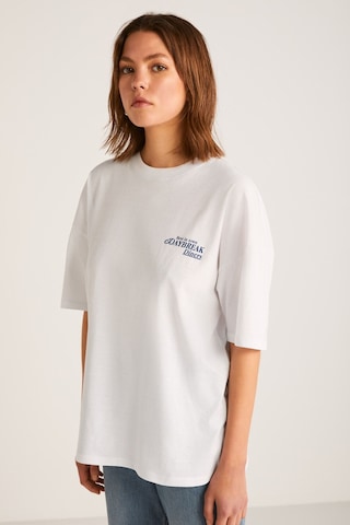 Grımelange Fınola Kadın Oversize Ön Ve Arka Mavi Yazı Detaylı Kısa Kollu Beyaz T-shirt