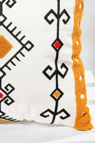 Beyaz Kumaş Punch Nakışlı Dekoratif Kırlent Kılıfı 45 X 45 Cm