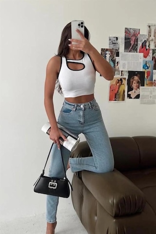 Bigümex Dekolteli Biyeli Kaşkorse Kadın Crop Bluz Beyaz