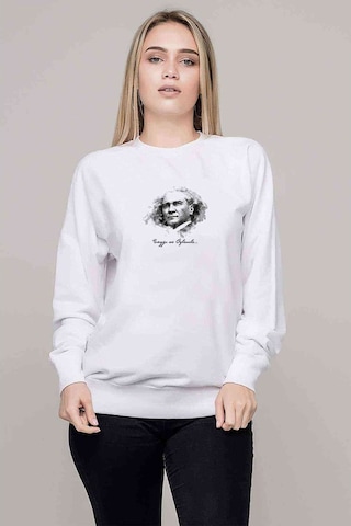Ulu Önder Atatürkü Saygiyla Ve Özlemle Baskılı Beyaz Kadın Sweat