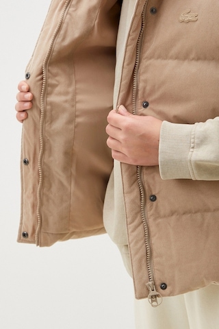 Lacoste Down Fill Water Resistant Womens Vest Kadın Su İtici Sabit Kapüşonlu Kaz Tüyü Yelek Bej