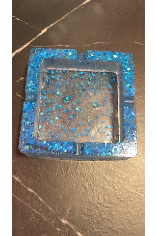 Şeffaf Renkli Mavi Glitter Ve Sim Süslemeli Kare Şekil Dekoratif Kül Tablası Küllük El Yapımı Epoksi Hediyelik