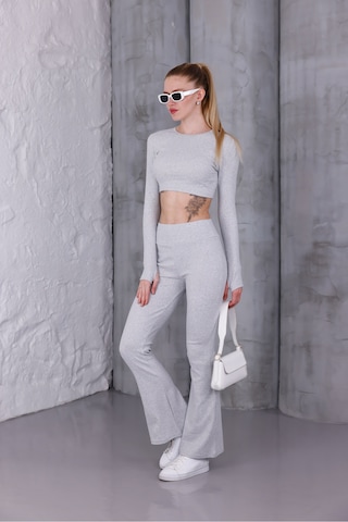 Kadın İspanyol Paça Pantolon Uzun Kollu Parmak Geçirmeli Crop Takım Gri