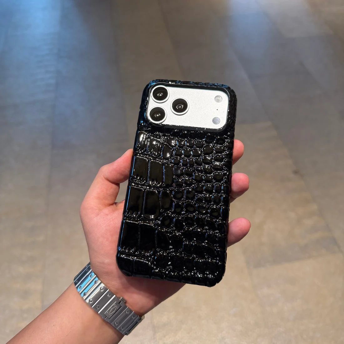 Apple iPhone Uyumlu Kabarık Parlak Deri Kılıf Siyah