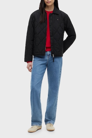 Tommy Jeans Su İtici Kapitoneli Klasik Yaka Mont Kadın Mont Dw0dw22909 Bds Siyah