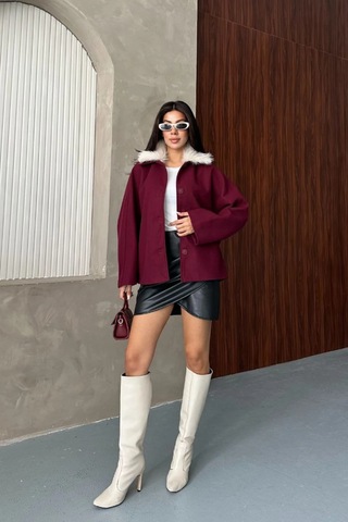 Kadın Bej Kürk Yakalı Kısa Ceket Kaşe Kumaş Oversize Geniş Kol Düğmeli Kışlık Bordo