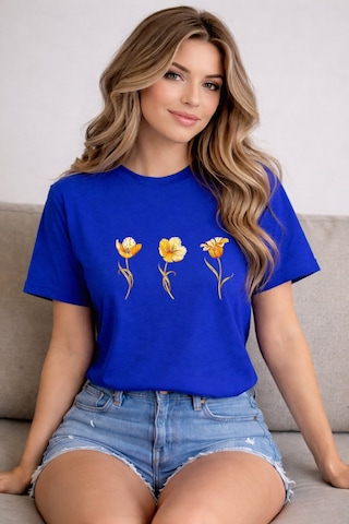 Herkesemoda Sarı Çiçekler Baskı Detaylı Basic T-shirt Mavi