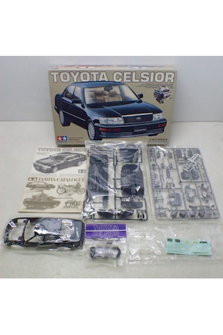 Toyota Celsior Model Kiti Tamiya